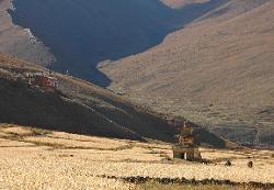 Chorten and monastery of Do.