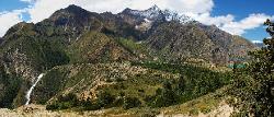 From Rike we climb up steeply to reach a wonderful spot from where we see the large waterfall, the lovely forest and at the right Ringmo village and finallythe magic Phoksumdo lake. The white summit of Kanjiroba towers above the enchanted landscape.