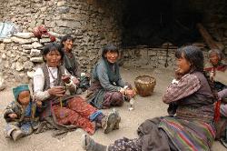 The women gather for an afternoon chat with parallel spinning and weaving.