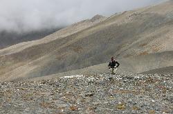 Raewyn almost at top of pass to Shey.