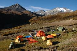 Camp below Langmosia La.