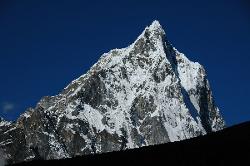 Cholatse in full sunlight while the valley still lies in the freezing darkness.