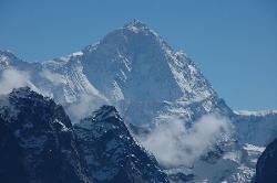 Makalu - the black mountain - from Renjo La.