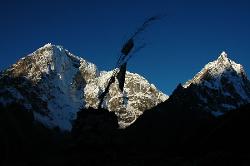 Staying in Dhugla is a good way to escape the crowds; and to enjoy a fine sunrise on Taboche and Cholatse.