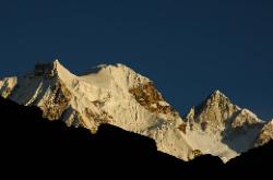 By the time we pass Simiti lake and have climbed up the moraine wall the sun has already hit Forked Peak.