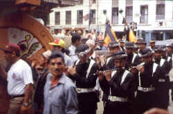 patan_festival_parade.jpg (77964 bytes)