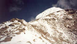 tengkoma_snow_dome.jpg (106040 bytes)