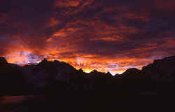 chachung_pokhari_morning_clouds.jpg (64676 Byte)