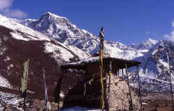 chorten_yangma.jpg (216649 Byte)