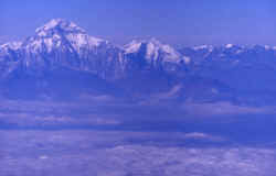 dhaulagiri_from_airplane.jpg (115794 Byte)