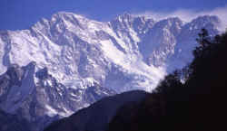 kangchenjunga_range_south_sinchebung.jpg (118433 Byte)