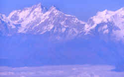 manaslu_from_plane.jpg (97230 Byte)