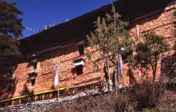 olungchungkola_gompa.jpg (223912 Byte)