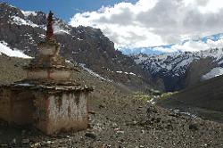 From the chorten the views of Photaskar are as stunning as during our walk in; and the snow gives it a difference atmosphere.