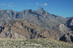 Climbing up to Takti La, a very tiring 1300 m climb with Singe Peak in our backs.