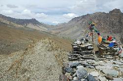 On top of Bumiktse La; an easy pass that crosses a low ridge. Sirsir La; the pass of yesterday; at the horizon.