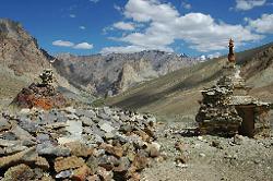 Mani wall and chorten before descending into the fertile valley of Photoskar.