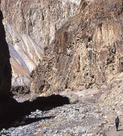 hankar_gorge.jpg (113954 bytes)