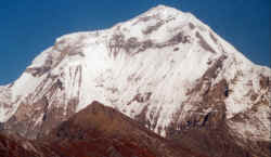 dhaulagiri_plane_close_2.jpg (130392 Byte)