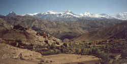 Gelung village with Thorung Peak and pass in the background