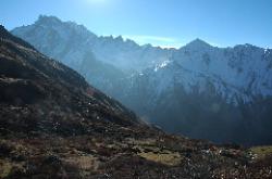 The planned camp-site would be too rough; we continue further down and camp on a little plateau above the Deuthang valley.