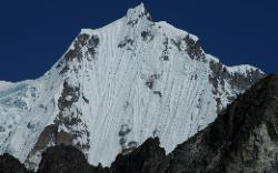 Steep flank of the Gyao Kang massiv.