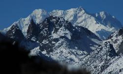 From the foot of Chombo we enjoy great views of the Kangchenjunga chain; here the south summit.