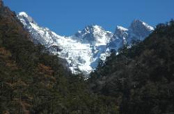 A range separates the valleys of Lachen and Lachung.