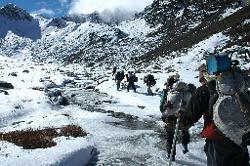 By crossing some creeks we march towards the foot of the pass at the horizon.