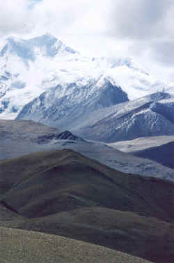 Avalanche on a mountain near Lehlung La