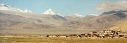 Tingri village near the Himalayan range